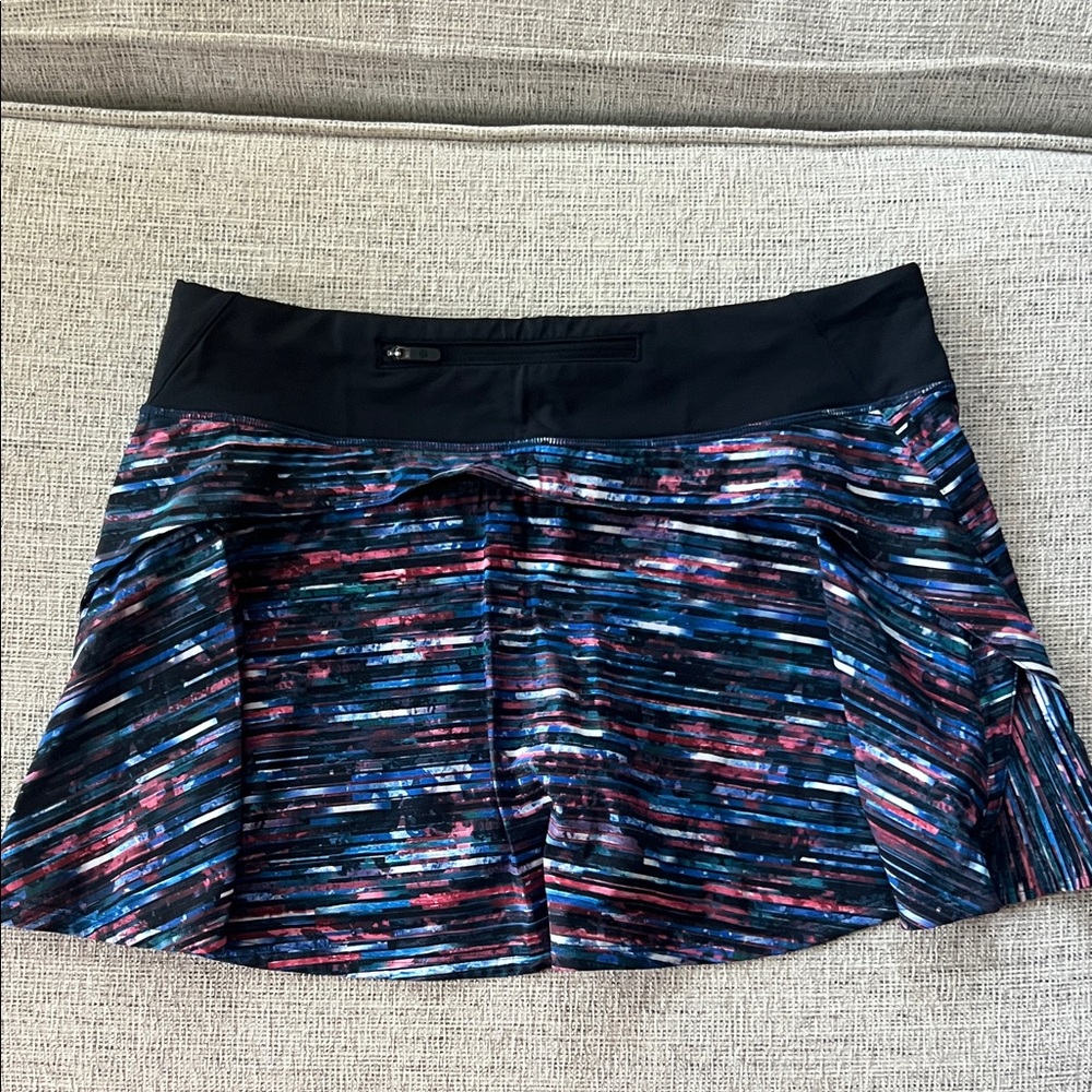 Lululemon side pleats skirt. Size 8. Regular length. Multicolor